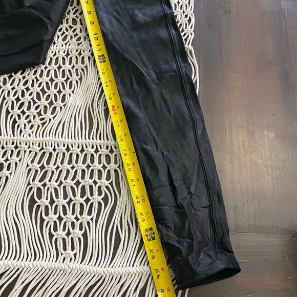 Spanx high rise faux leather leggings - Picture 4 of 5